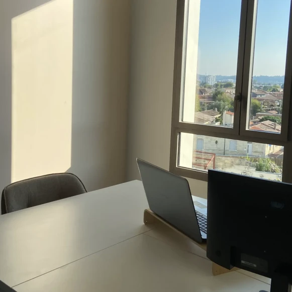Bureau privé 9 m² 2 postes Coworking Rue Ferdinand Buisson Bègles 33130 - photo 1