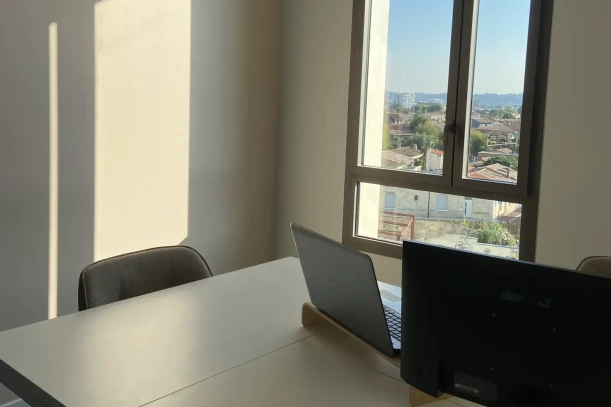 Bureau privé - 33130 - 2 postes - 650€