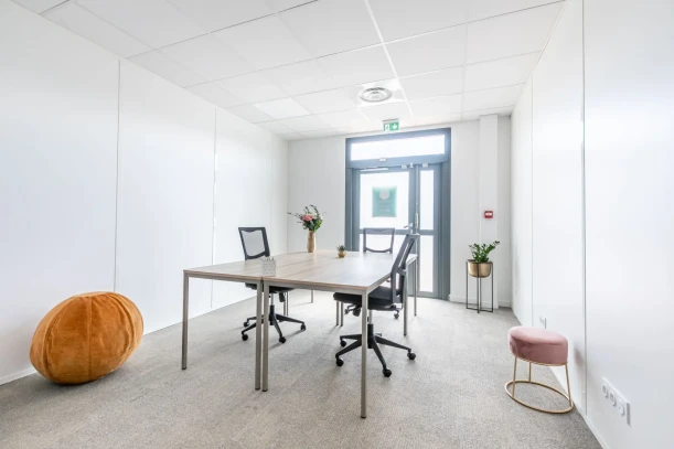 Bureau privé - 86000 - 4 postes - 801€