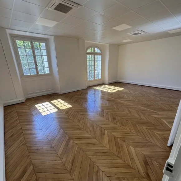 Bureau privé 28 m² 4 postes Location bureau Avenue de Villiers Paris 75017 - photo 8