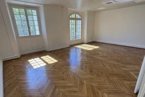 Open Space - 75017 - 2 postes - 650€
