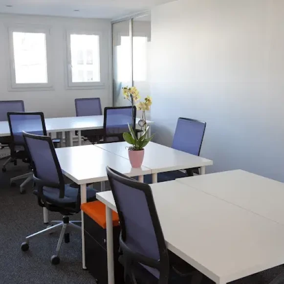 Bureau privé 12 m² 2 postes Location bureau Boulevard Gambetta Issy-les-Moulineaux 92130 - photo 1