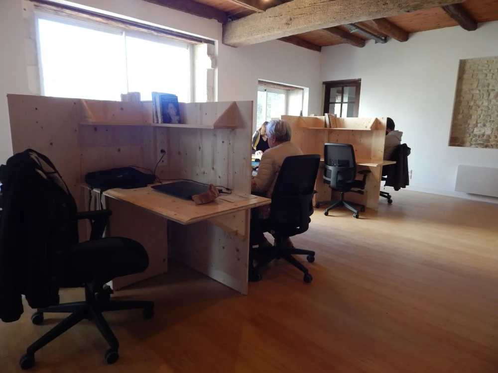 Open Space - 17220 - 8 postes - 185€