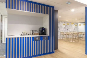 Bureau privé - 06906 - 3 postes - 800€