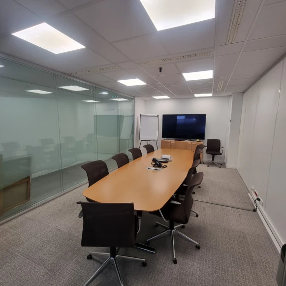 Bureau privé 20 m² 4 postes Location bureau Terrasse Boieldieu Puteaux 92800 - photo 2