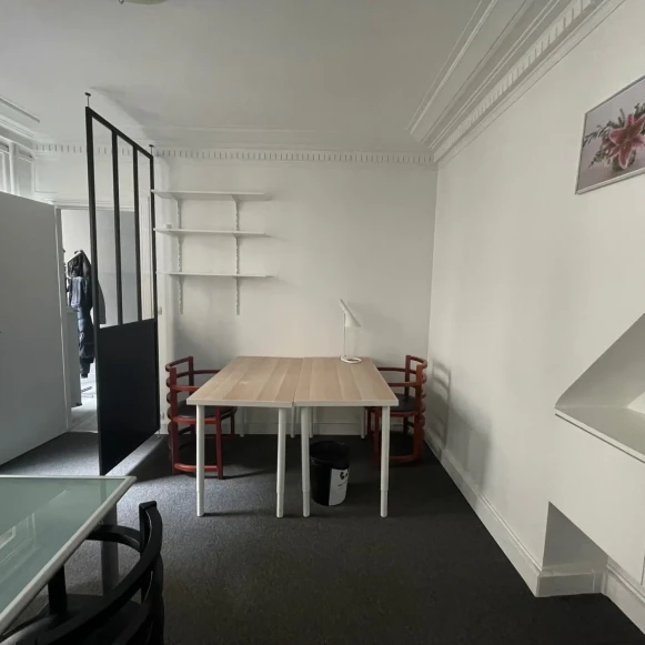 Espace indépendant 15 m² 3 postes Location bureau Rue Coquillière Paris 75001 - photo 2
