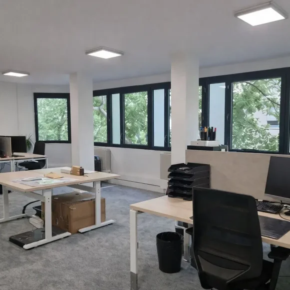 Bureau privé 40 m² 10 postes Location bureau Rue Louis Blanc Lyon 69006 - photo 1