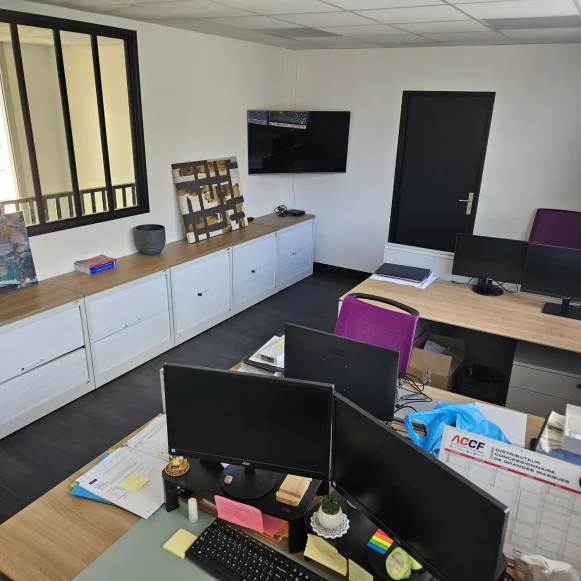 Bureau privé 21 m² 4 postes Location bureau Avenue du Président Salvador Allende Montreuil 93100 - photo 1