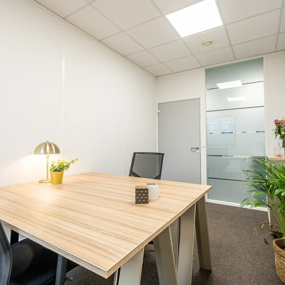 Bureau privé 13 m² 2 postes Coworking Rue des Hérons Entzheim 67960 - photo 3