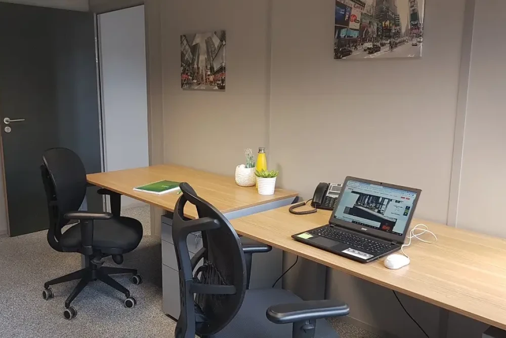 Bureau privé - 31670 - 4 postes - 1275€