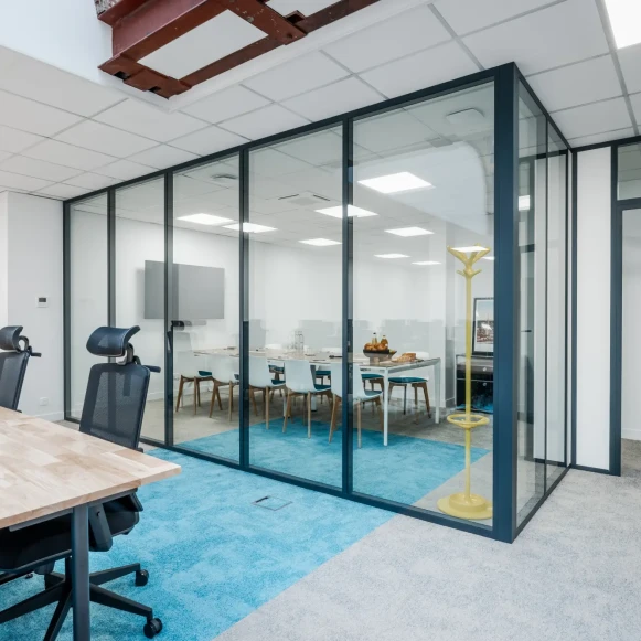 Espace indépendant 250 m² 56 postes Coworking Rue des Petits Hôtels Paris 75010 - photo 4