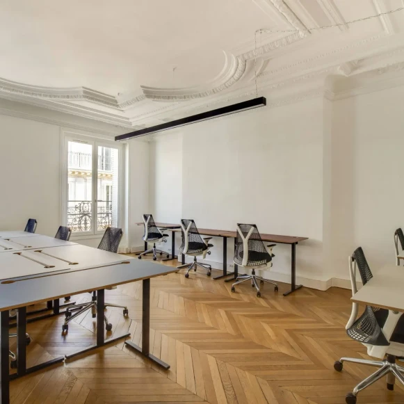 Bureau privé 44 m² 17 postes Coworking Rue de Stockholm Paris 75008 - photo 5