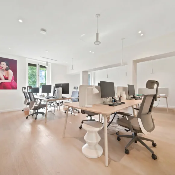 Bureau privé 30 m² 6 postes Location bureau Avenue Franklin Delano Roosevelt Paris 75008 - photo 9