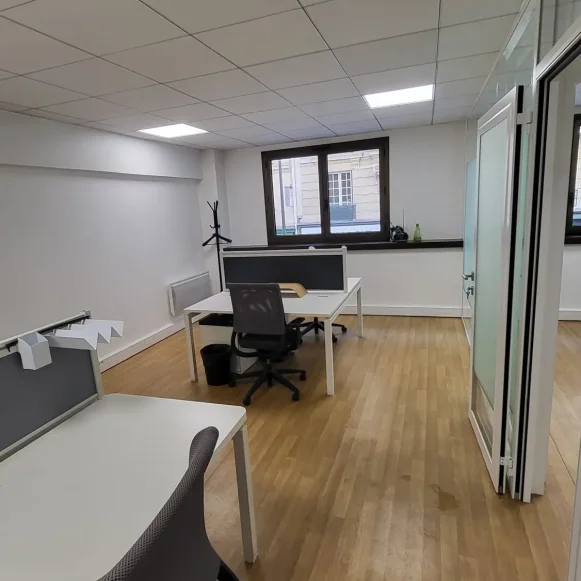 Bureau privé 23 m² 4 postes Location bureau Rue Louise Michel Levallois-Perret 92300 - photo 4