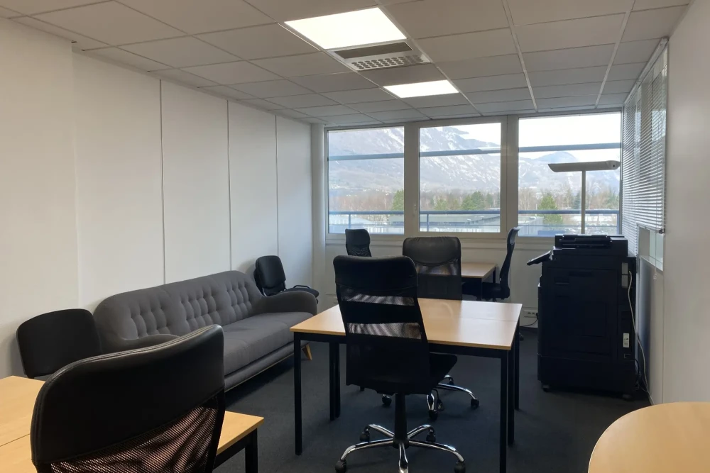 Open Space - 73370 - 6 postes - 245€