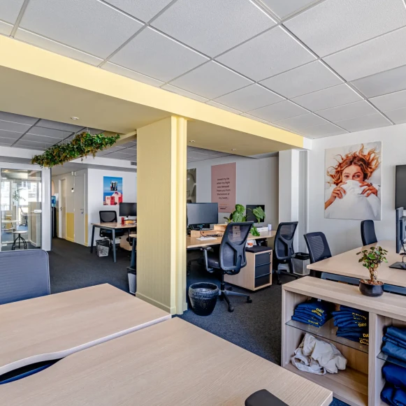 Bureau privé 70 m² 20 postes Location bureau Rue de Rochechouart Paris 75009 - photo 4