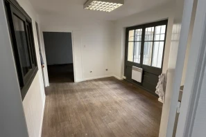 Espace indépendant - 69001 - 7 postes - 1000€