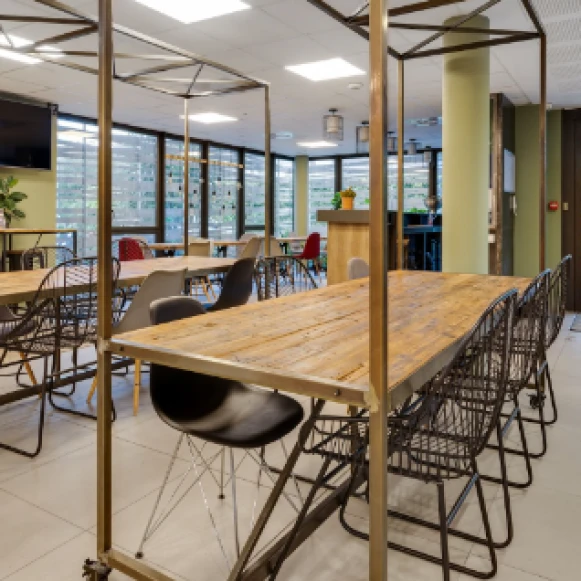 Bureau privé 13 m² 2 postes Coworking Rue Henri Becquerel Montpellier 34000 - photo 4