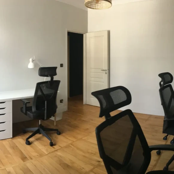 Bureau privé 14 m² 3 postes Location bureau Rue Emile Zola Tours 37000 - photo 4