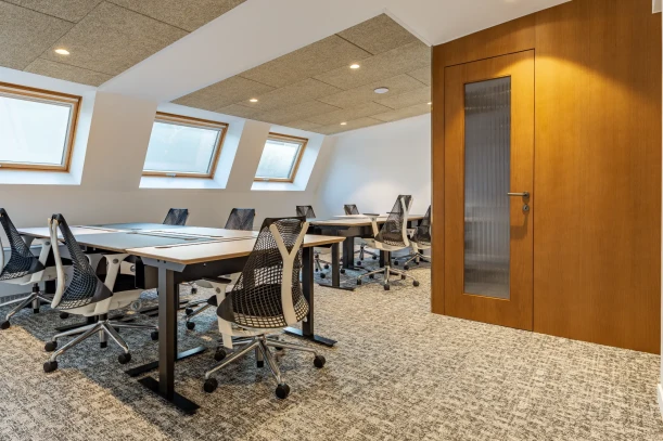 Espace indépendant - 75009 - 93 postes - 68000€