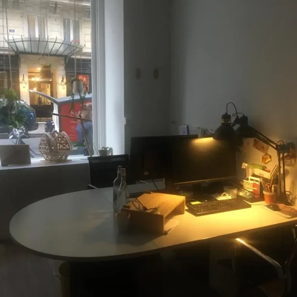Bureau privé 8 m² 2 postes Location bureau Rue de Constantinople Paris 75008 - photo 2