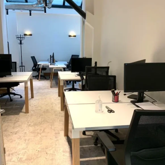 Espace indépendant 209 m² 30 postes Location bureau Rue Truffaut Paris 75017 - photo 4