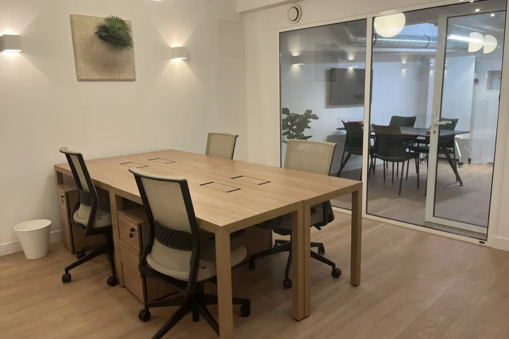 Espace indépendant - 75009 - 28 postes - 7900€