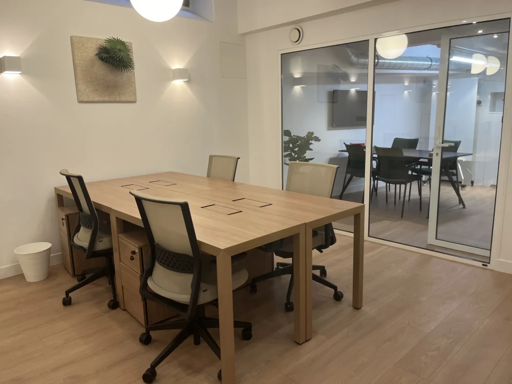 Espace indépendant - 75009 - 28 postes - 7900€