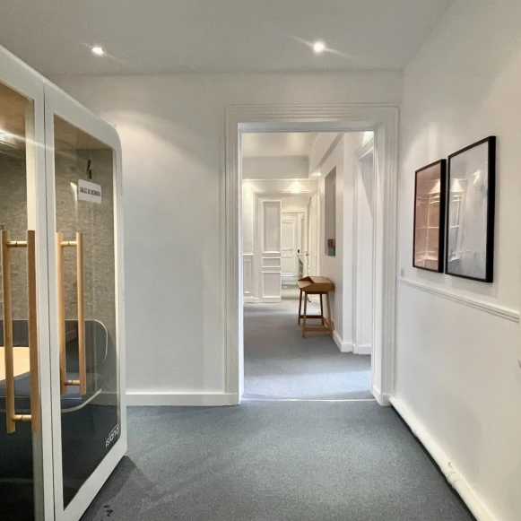 Bureau privé 20 m² 6 postes Location bureau Rue de Liège Paris 75008 - photo 9