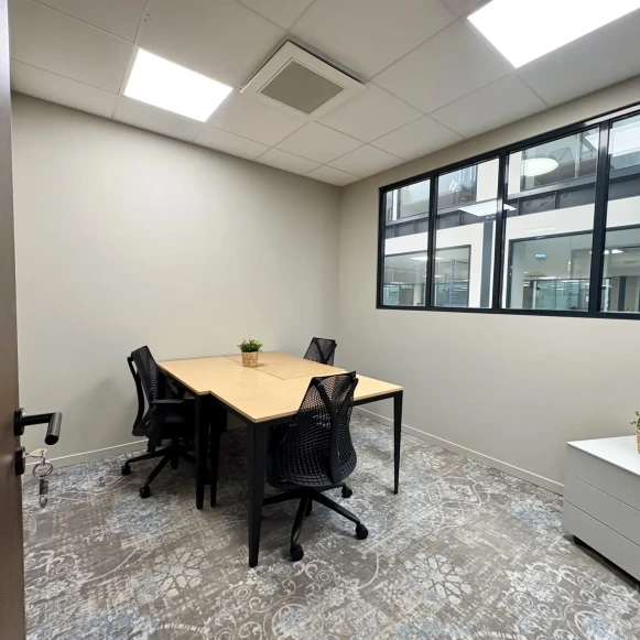 Bureau privé 10 m² 3 postes Coworking Avenue Thiers Nice 06000 - photo 1