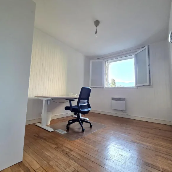 Bureau privé 10 m² 2 postes Location bureau Avenue de la Plaine Fleurie Meylan 38240 - photo 1