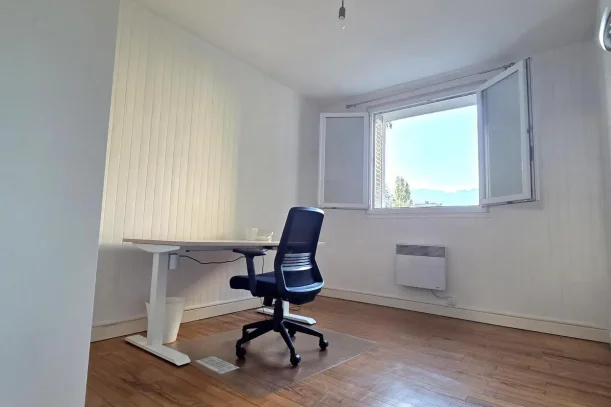 Bureau privé - 38240 - 2 postes - 390€