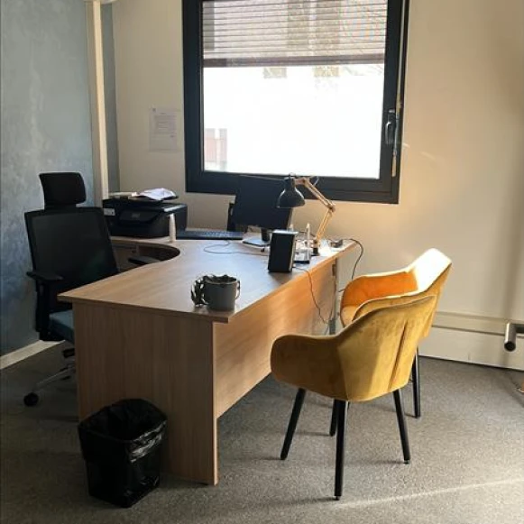 Bureau privé 10 m² 2 postes Location bureau Rue Sainte-Geneviève Lyon 69006 - photo 4