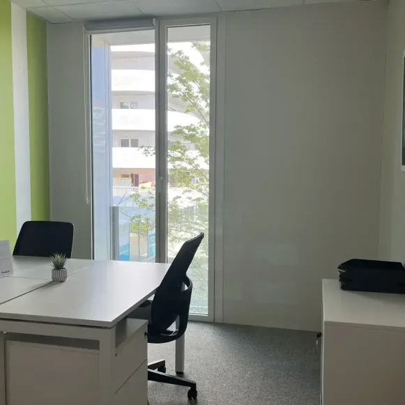 Bureau privé 7 m² 2 postes Coworking Mail Pablo Picasso Nantes 44000 - photo 1
