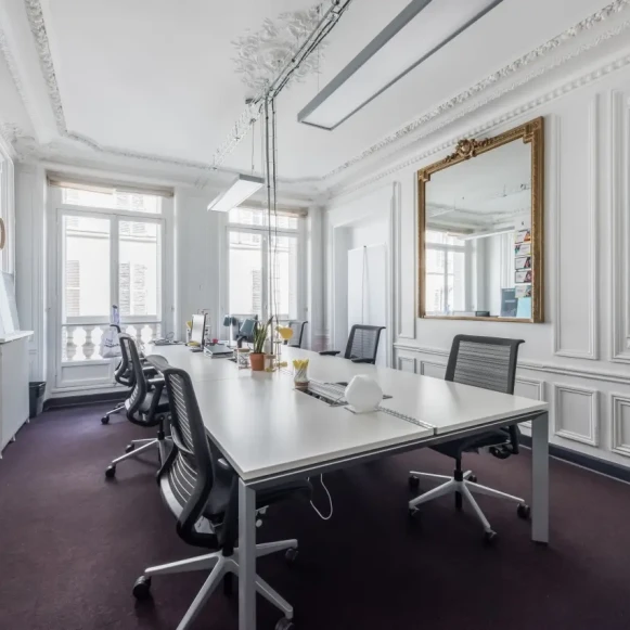 Bureau privé 24 m² 6 postes Location bureau Rue Bleue Paris 75009 - photo 2