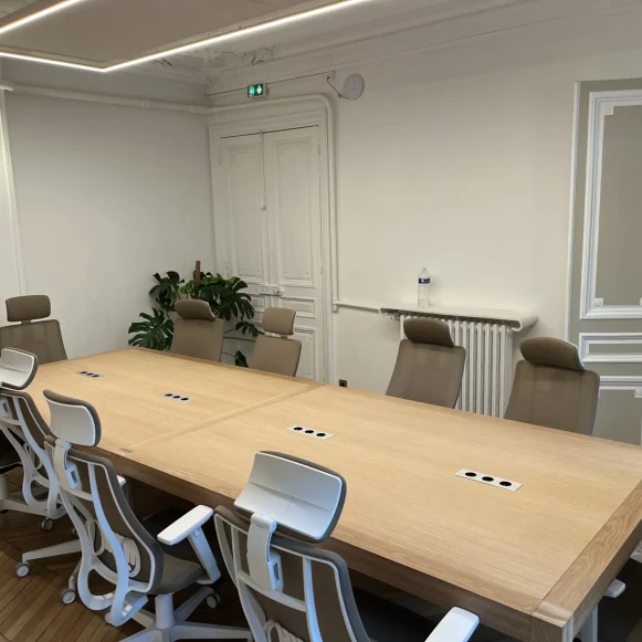 Bureau privé 30 m² 10 postes Location bureau Boulevard de Magenta Paris 75010 - photo 8