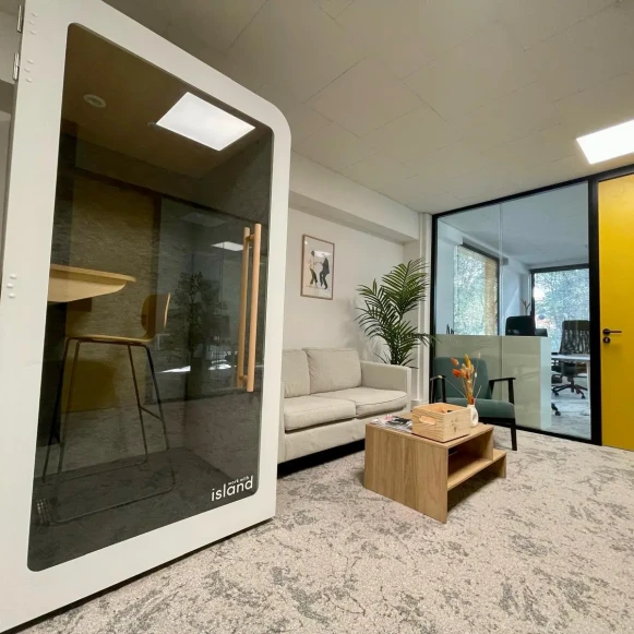 Bureau privé 11 m² 1 poste Coworking Rue Cassiopée Chavanod 74650 - photo 3