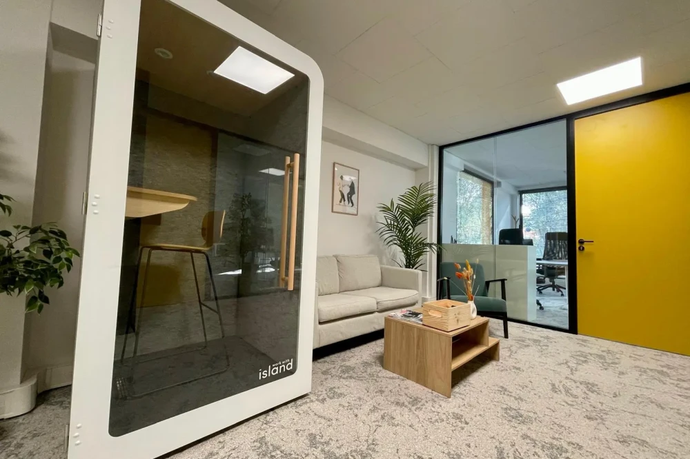 Open Space - 74650 - 10 postes - 250€