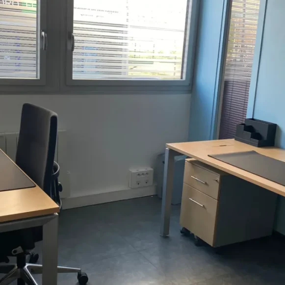 Bureau privé 13 m² 3 postes Coworking Rue Desseaux Rouen 76100 - photo 5