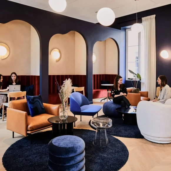 Bureau privé 26 m² 6 postes Coworking Rue Royale Paris 75008 - photo 4