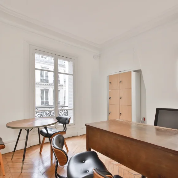 Bureau privé 26 m² 8 postes Location bureau Rue de Mogador Paris 75009 - photo 12