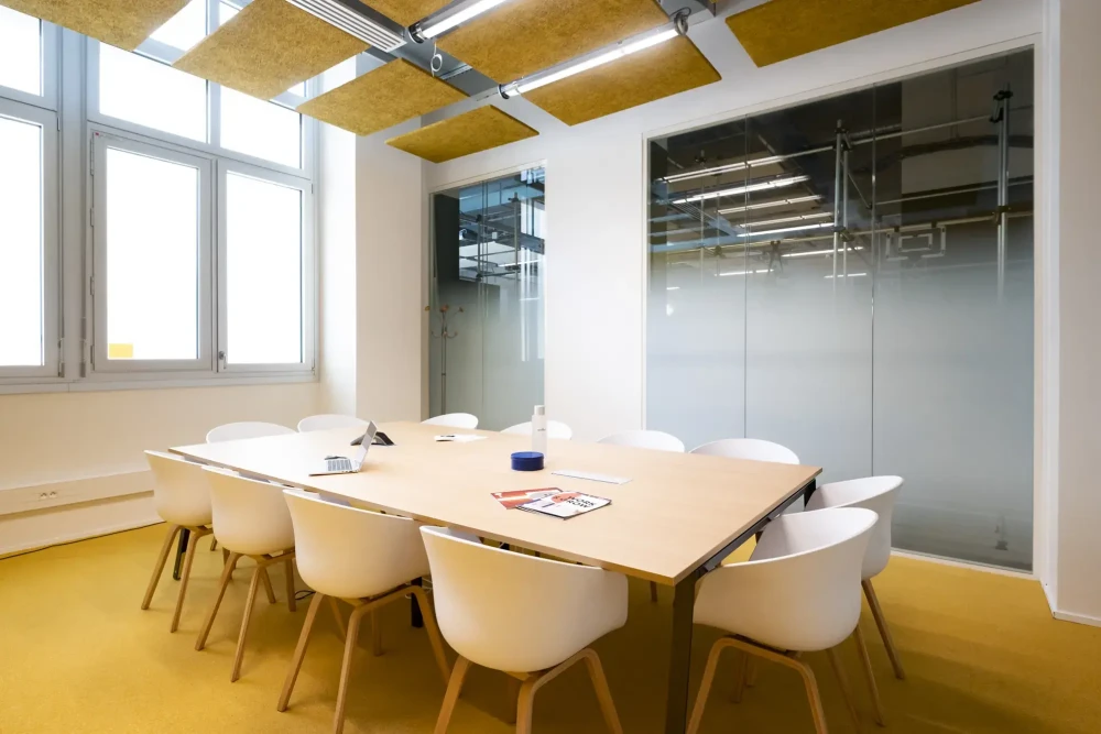 Open Space - 75018 - 10 postes - 385€