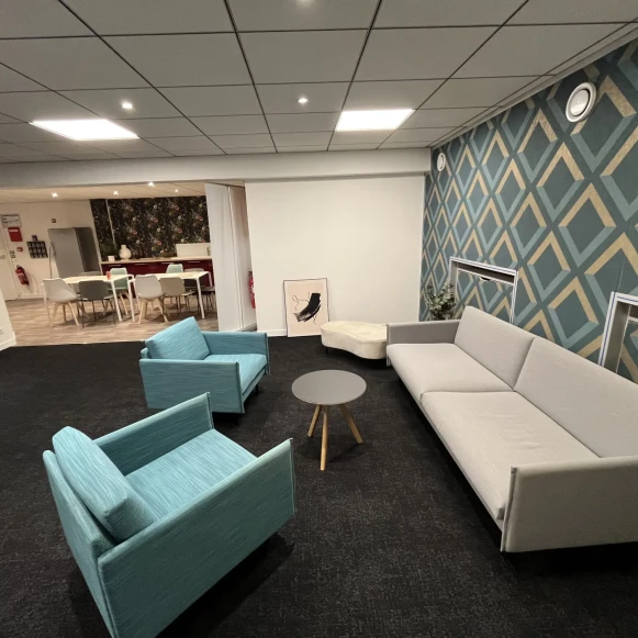 Bureau privé 14 m² 4 postes Location bureau Avenue d'Italie Paris 75013 - photo 1