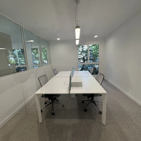 Bureau privé 16 m² 4 postes Location bureau Boulevard Carabacel Nice 06000 - photo 1
