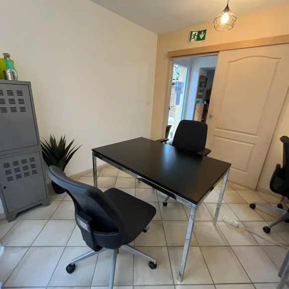 Bureau privé 10 m² 2 postes Location bureau Rue des Poilus Saint-Maximin-la-Sainte-Baume 83470 - photo 2