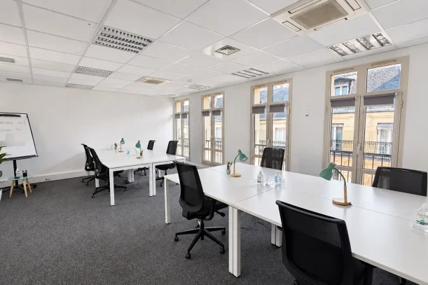 Bureau privé - 75010 - 2 postes - 1201€
