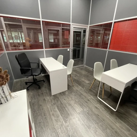 Bureau privé 12 m² 2 postes Coworking Chemin des Cordeliers Mantes-la-Ville 78711 - photo 2