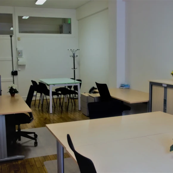 Bureau privé 35 m² 6 postes Location bureau Rue Saint-Marc Paris 75002 - photo 7