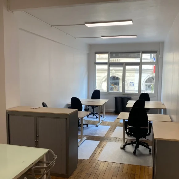 Bureau privé 35 m² 6 postes Location bureau Rue Saint-Marc Paris 75002 - photo 2