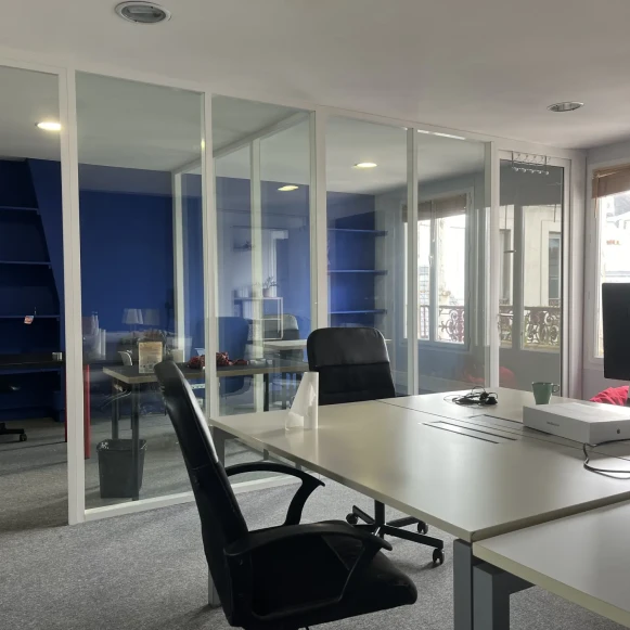 Bureau privé 40 m² 7 postes Location bureau Boulevard Saint Denis Paris 75002 - photo 2